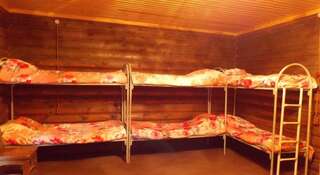Гостиница Hostel Galereya Levitan Плес Спальное место на двухъярусной кровати в общем номере для мужчин и женщин-1